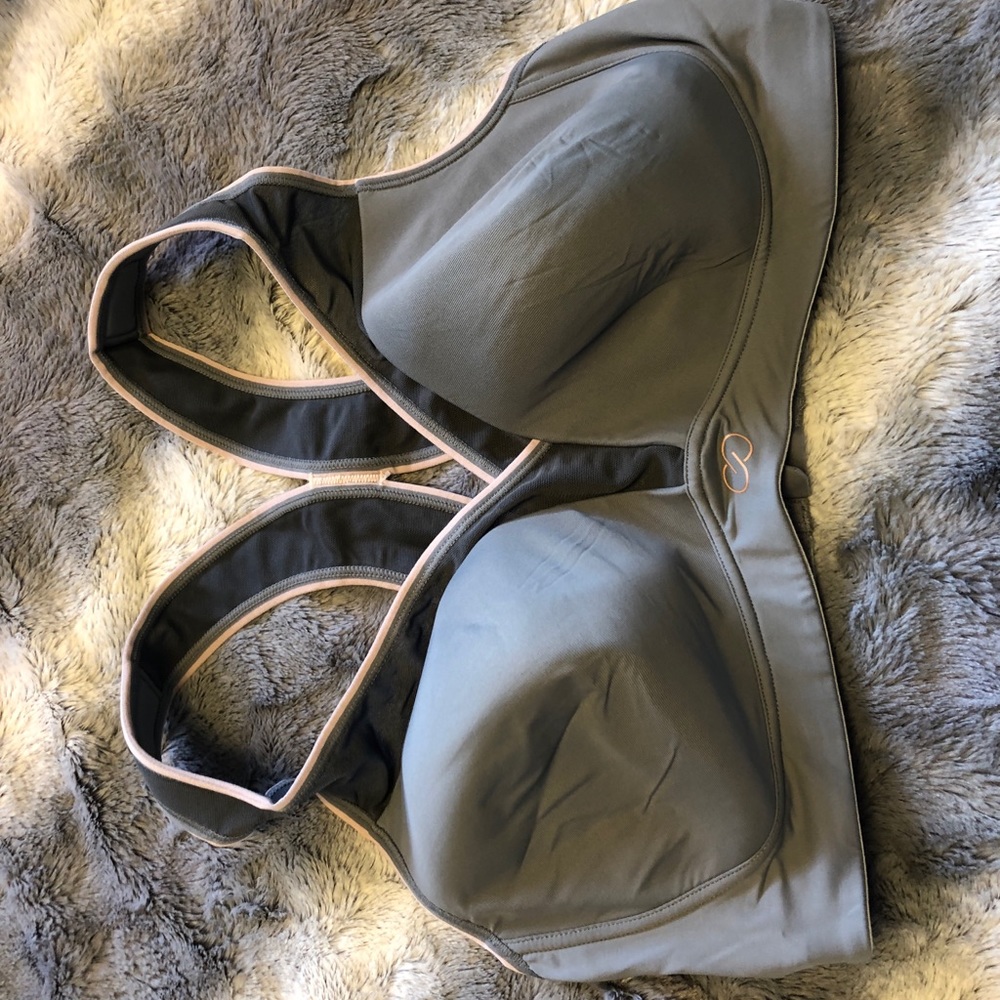 Sports bra